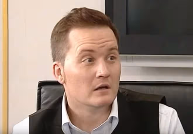 50歲TVB男星宣布2度離婚!稱可能是因經濟拮据被拋棄,痛哭一整晚