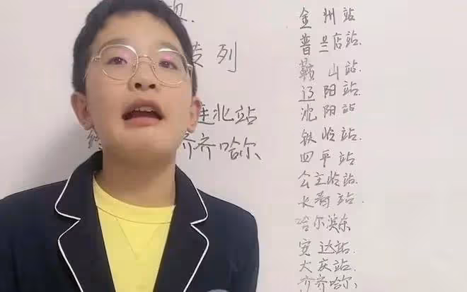 鍾美美自曝被父親家暴多年,父母離婚後仍被騷擾,至今害怕敲門聲