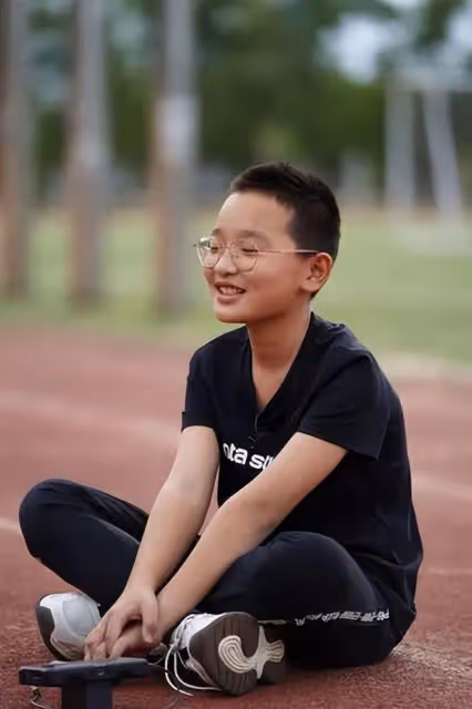 鍾美美自曝被父親家暴多年,父母離婚後仍被騷擾,至今害怕敲門聲
