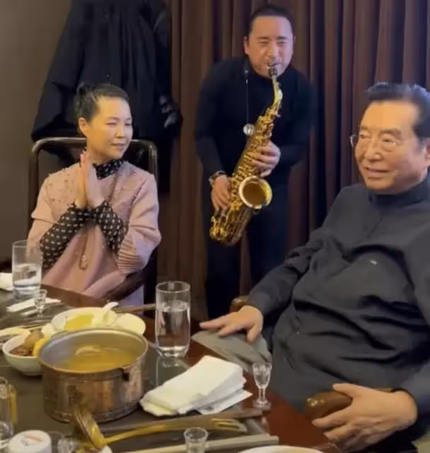 84歲李雙江高調參加宴會,疑為李天一出獄接風,他值得被原諒麼?