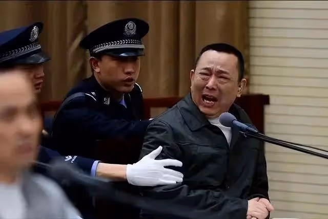 《狂飆》高啟強原型！背景通天身價400億，押赴刑場時痛哭流涕