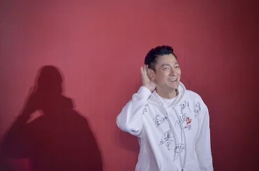劉德華12年前性感腹肌相突登微博熱搜 網友狂讚:已經在流口水了