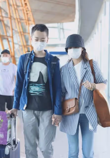 46歲海清患怪病,骨頭上長囊腫肌肉粘連,無藥可治恐將退出娛樂圈