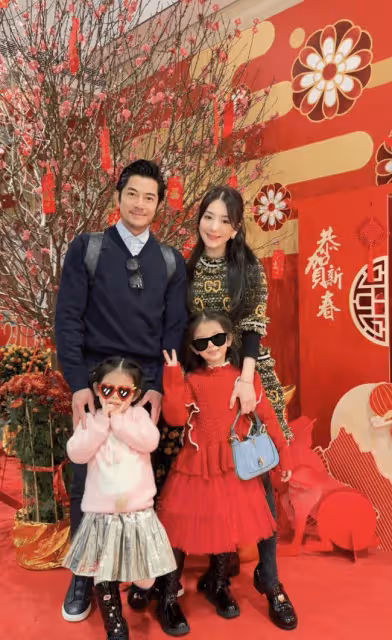 鄭嘉穎為4歲長子慶生,31歲嬌妻膚色暗沉,剛出月子就陪兒子瘋玩