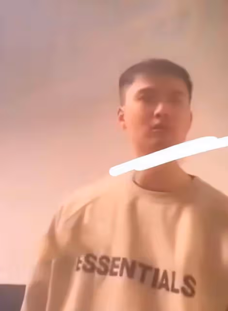 何龍龍家暴視頻曝光,全程飆髒話拿掃把砸女方,曾與南派三叔合作