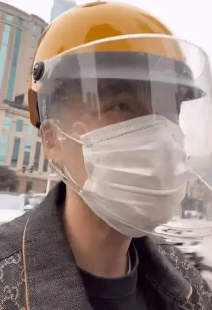 何龍龍家暴視頻曝光,全程飆髒話拿掃把砸女方,曾與南派三叔合作
