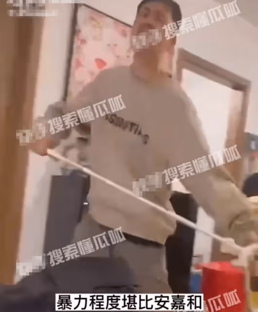 家暴男身份揭曉，何龍龍被曝劈腿約炮，遭抓包後拿掃把狠砸女友頭