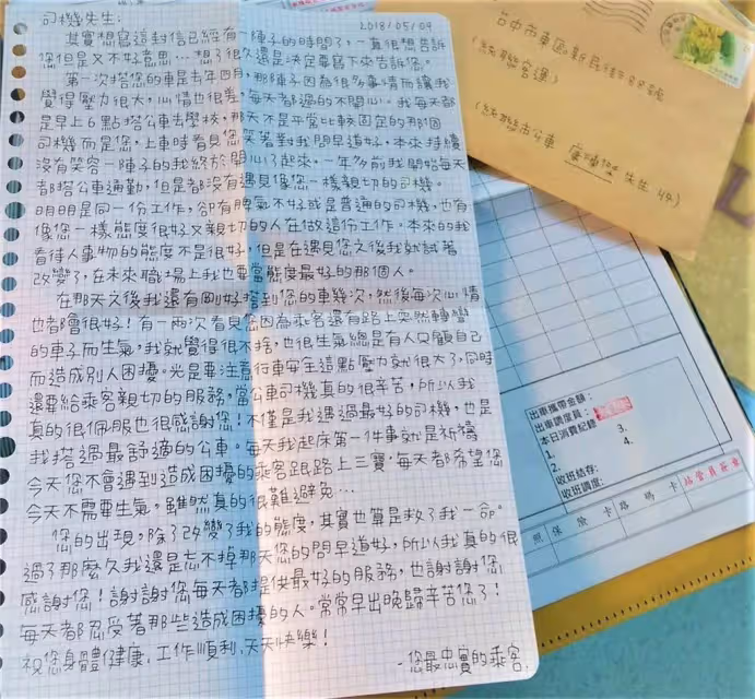 台中最暖公車司機是他!「平凡1句話」救了學生暖收600字感謝信