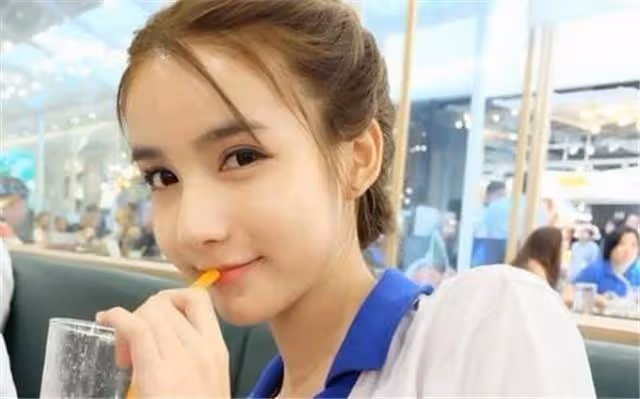 泰國最美「人妖皇后」!被大9歲中國富商娶回家 結婚5年自爆「夫妻生活」:沒什麼差別