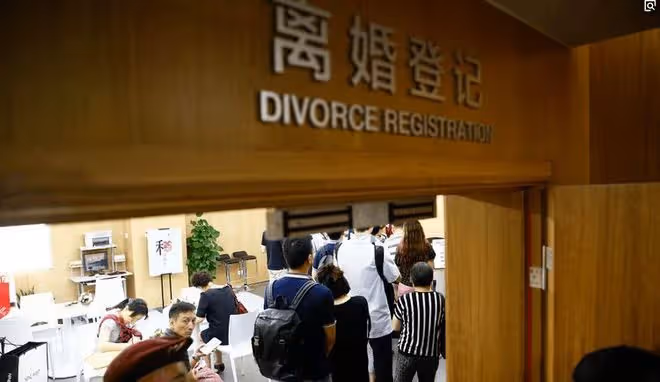 拒當冤大頭！打工3年回家「老婆挺孕肚相迎」我氣炸要離婚　簽字時「看一眼她的耳朵」我下跪認錯