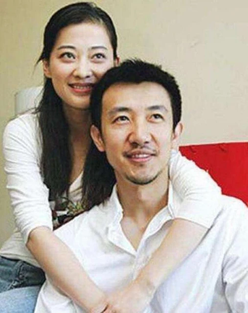 47歲梅婷帶女兒去滑雪!穿7700元外套打扮時髦,9歲愛女可愛像媽