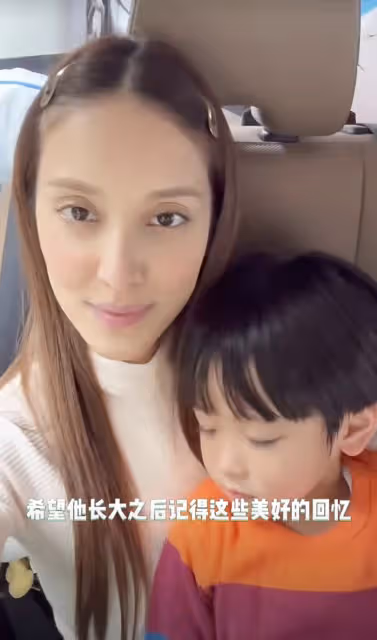 鄭嘉穎為4歲長子慶生，嬌妻陳凱琳膚色暗沉，剛出月子就陪兒子瘋玩