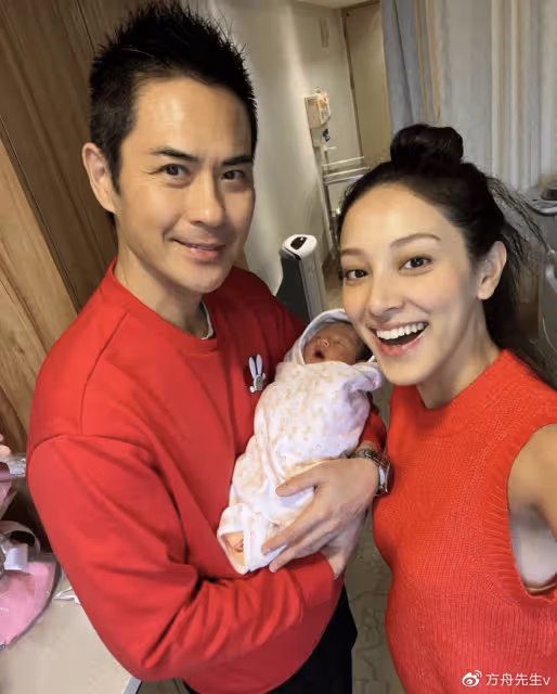 鄭嘉穎為4歲長子慶生，嬌妻陳凱琳膚色暗沉，剛出月子就陪兒子瘋玩