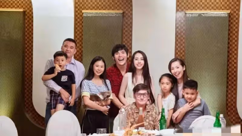 郭碧婷與姐妹合影，三人一母同胞顏值卻相差甚遠，混血基因也不行