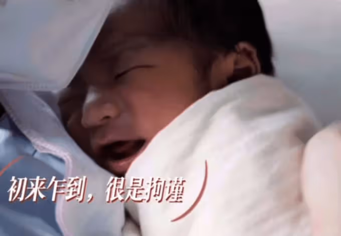 閆學晶孫子喜迎滿月宴,奶奶對其愛不釋手,林越為見一面坐一夜車