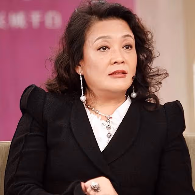 汪小菲現身張蘭直播間,或與張穎穎分手,剪了平頭疑似專心搞事業