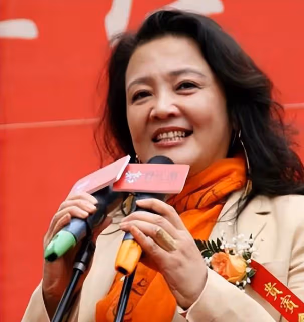 汪小菲現身張蘭直播間,或與張穎穎分手,剪了平頭疑似專心搞事業