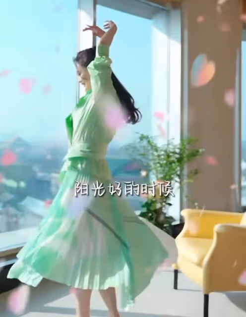 「晴格格」王艷在故宮旁豪宅中跳舞,稱自己無欲無求,遭網友吐槽