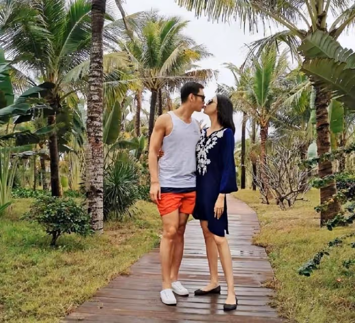 張梓琳曬二胎女兒騎馬萌照,妹妹罕露正臉顏值超高,長得像爸爸
