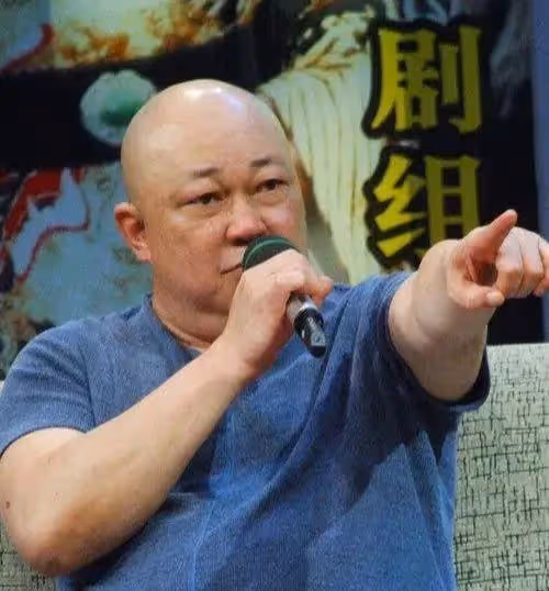 30年前,何家勁為「包青天」出頭遭封殺,今在惠州當老闆身價過億