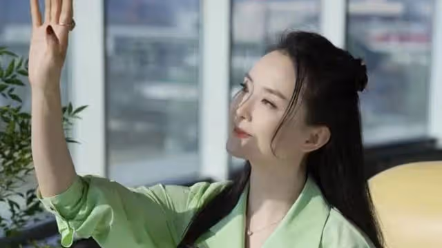 王艷言論引爭議！住故宮旁11億豪宅稱無欲無求，兒子一天零花錢3w