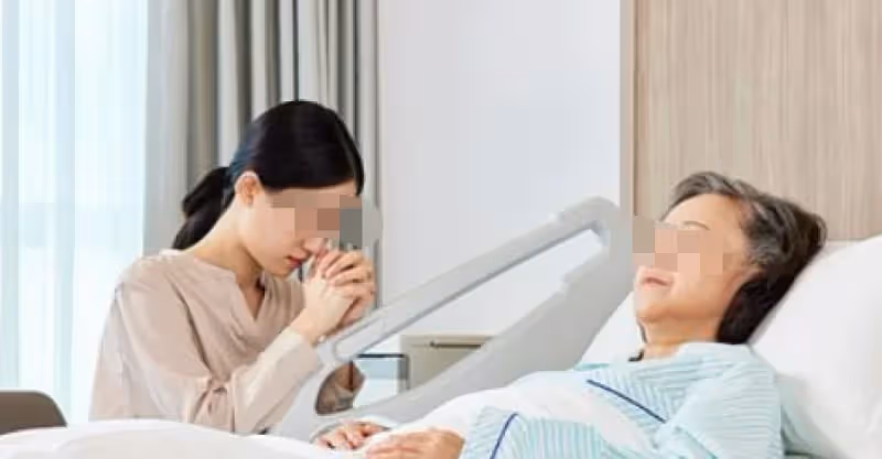 母親去世父親接外婆來養老，聽父親打電話，我偷偷送走外婆