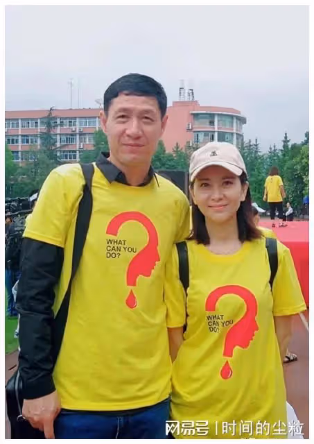 歌手甘萍與黎兵文體聯姻,卻被歌迷斥責,在國外生女兒現在如何了