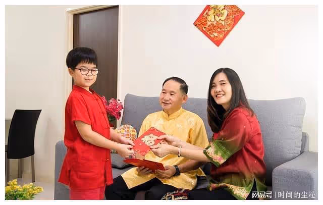 杜新枝穿紅衣服遭網友吐槽太喜慶,再看她的人設打分就知道原因了
