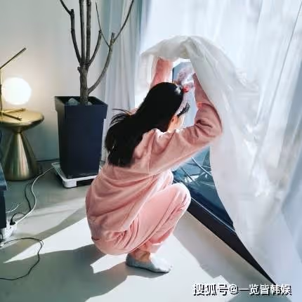 河智苑穿粉色衣服超可愛 44歲少女感滿溢 高中決定當演員一路走紅