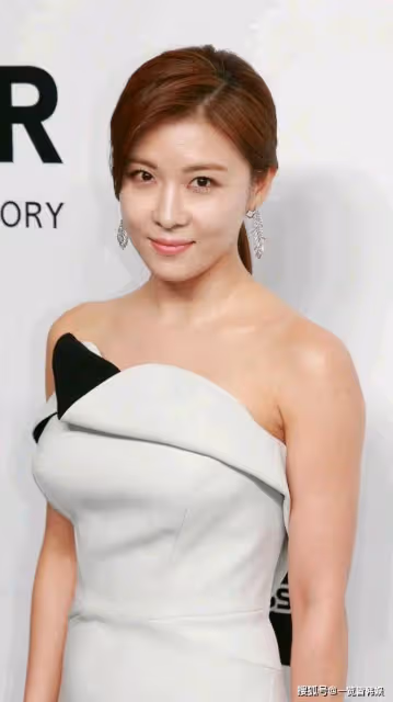 河智苑穿粉色衣服超可愛 44歲少女感滿溢 高中決定當演員一路走紅