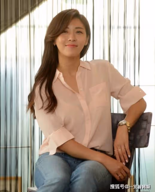 河智苑穿粉色衣服超可愛 44歲少女感滿溢 高中決定當演員一路走紅