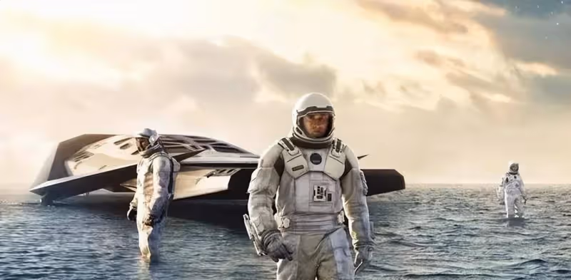 肉身進黑洞,行星發動機太假?科幻片到底要不要符合「科學」