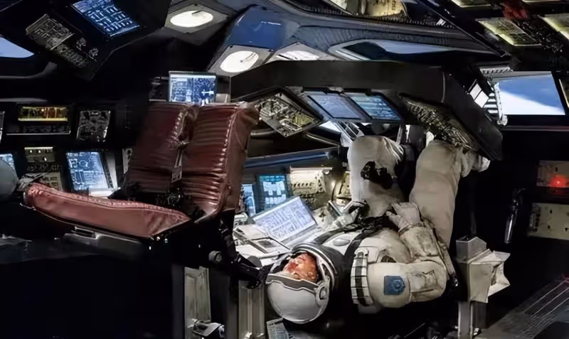 肉身進黑洞,行星發動機太假?科幻片到底要不要符合「科學」