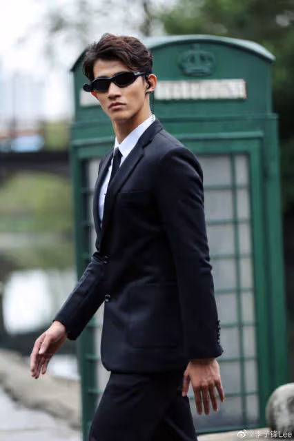 曝古裝男演員婚內出軌,趁著女星太太懷孕偷腥,李子峰情形吻合