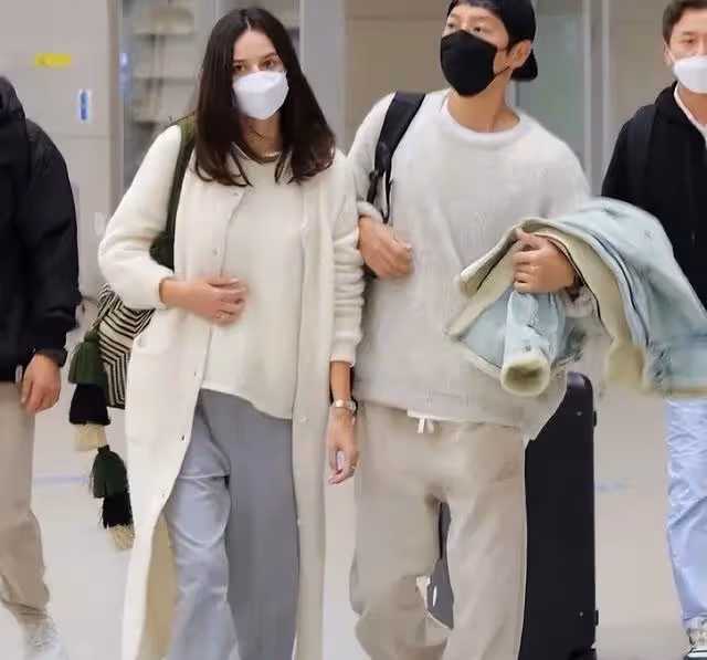 宋仲基的社交網站變成「戰場」,是因為宋慧喬嗎?
