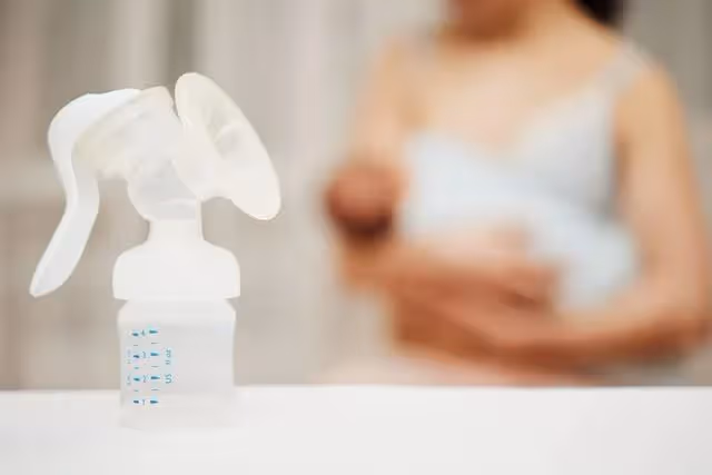 我老婆準備斷奶,鄰居大媽不同意:你斷奶了,我孫子吃什麼?