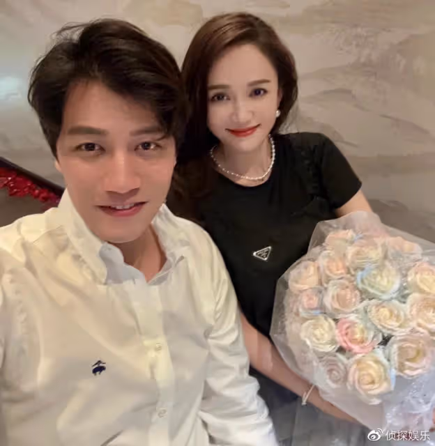 陳喬恩曬老公視角出遊照,打扮青春少女感足,腿部貼膠布引擔憂