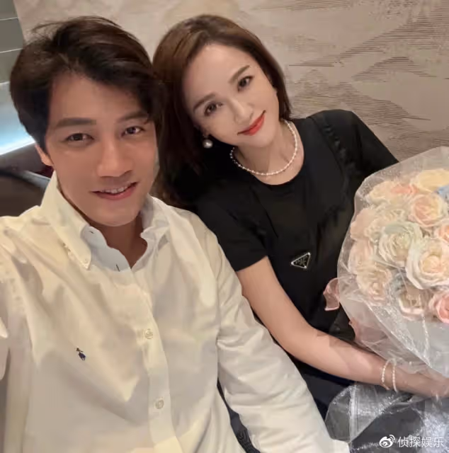陳喬恩曬老公視角出遊照,打扮青春少女感足,腿部貼膠布引擔憂