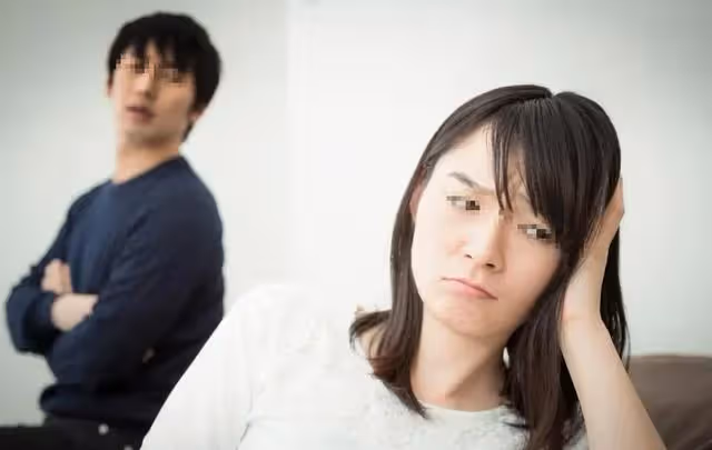 老弟買房我出25萬,老公罵我「扶弟魔」,凈身出戶也要離婚