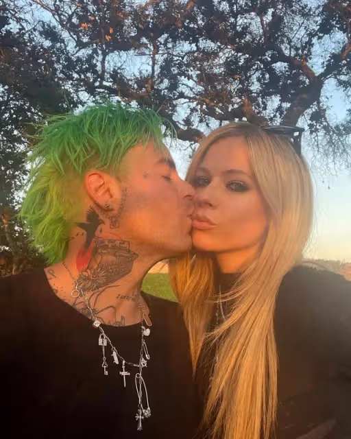 艾薇兒和未婚夫 Mod Sun 分手,取消訂婚