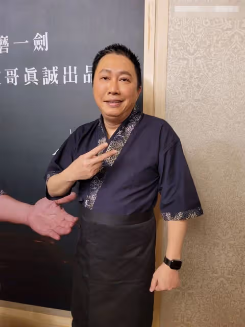 台灣主持公開與小22歲空姐戀情，被嘲長相發麵，曾與內地女粉生娃