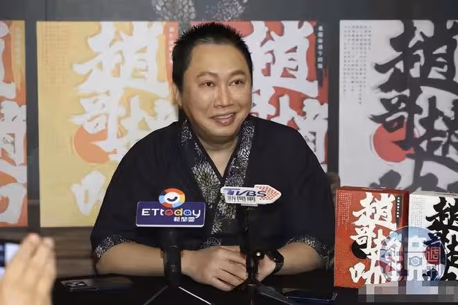台灣主持公開與小22歲空姐戀情,被嘲長相發麵,曾與內地女粉生娃