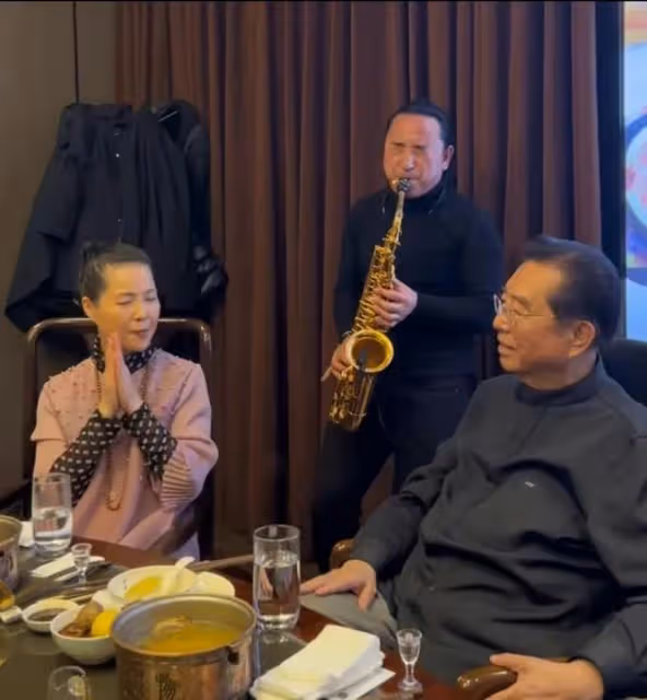 李天一或將出獄，改名李冠豐，李雙江夫婦參加聚會心情舒暢