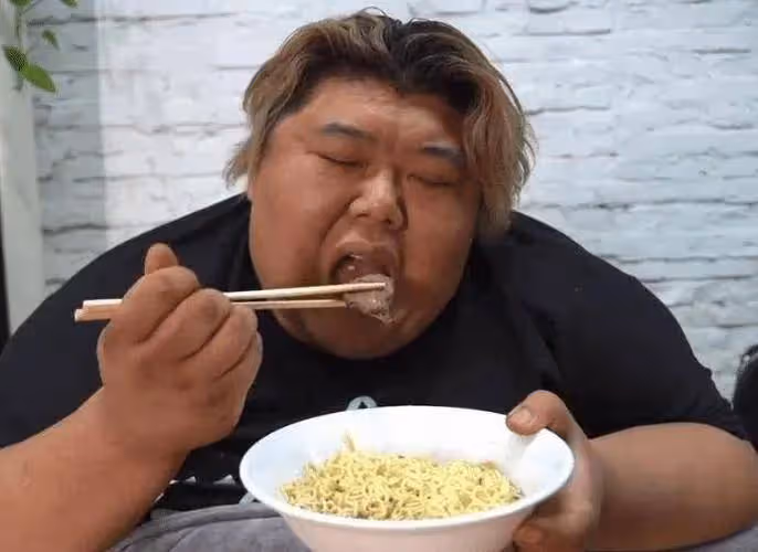 胖猴子：減肥失敗又做回吃播忙賺錢，被減肥訓練營趕出來也不在乎