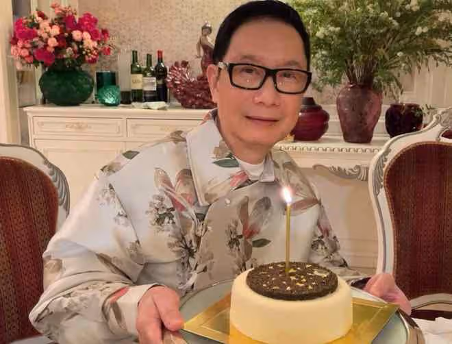 趙雅芝攜老公參加聚會,穿短裙身材好,杜德偉夫婦差24歲像同齡人