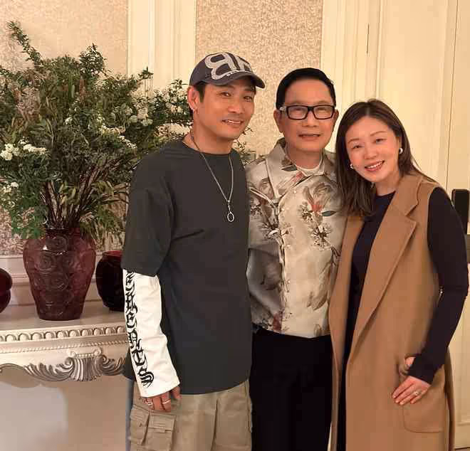 趙雅芝攜老公參加聚會,穿短裙身材好,杜德偉夫婦差24歲像同齡人