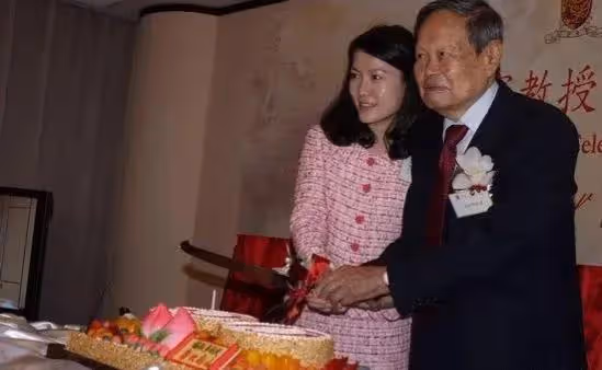 圖他名圖他老,圖他結婚不給錢?3對老少戀的夫妻,各有各的煩惱