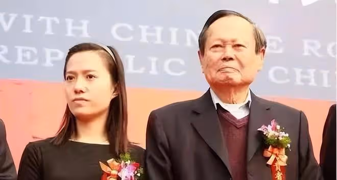圖他名圖他老,圖他結婚不給錢?3對老少戀的夫妻,各有各的煩惱
