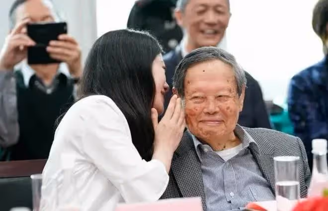 圖他名圖他老,圖他結婚不給錢?3對老少戀的夫妻,各有各的煩惱