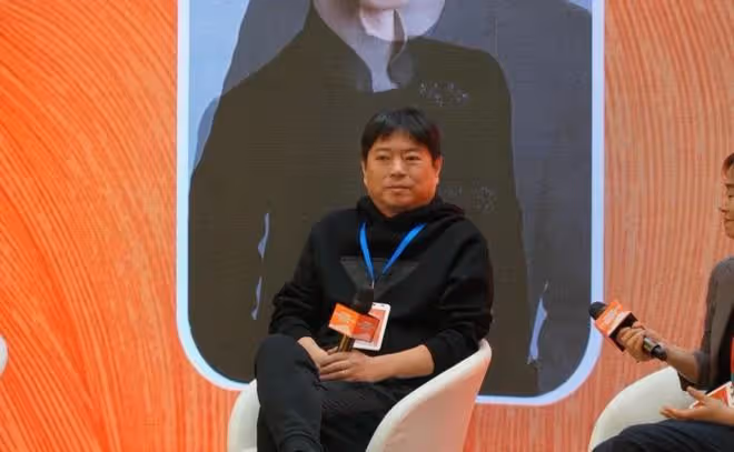 51歲高曉松罕見露面，顏值大變就像小鮮肉，剪短頭髮像變了一個人